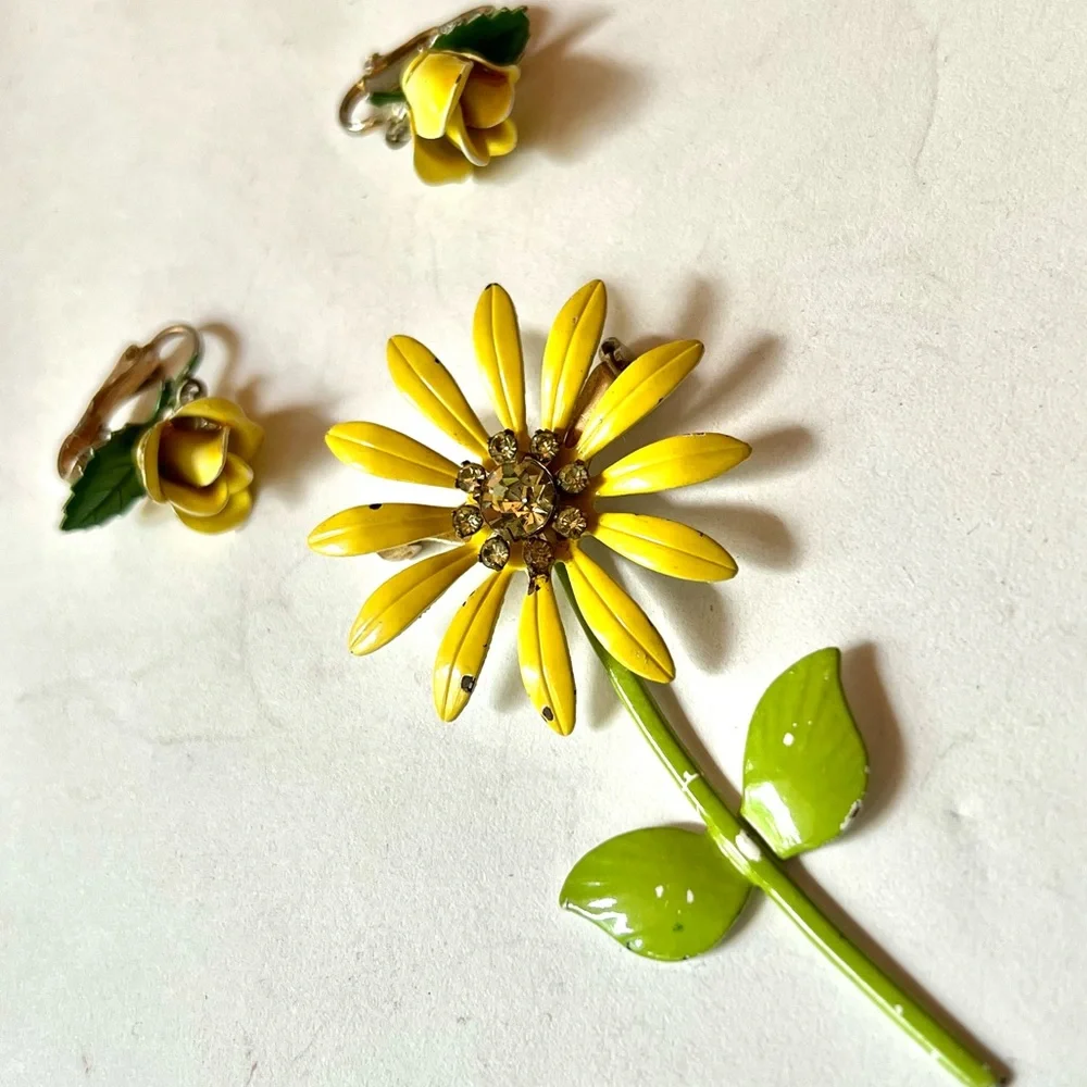 Vintage Flower Brooch Ear Clip Set Yellow Daisy Floral Earrings Pin Enamel Metal